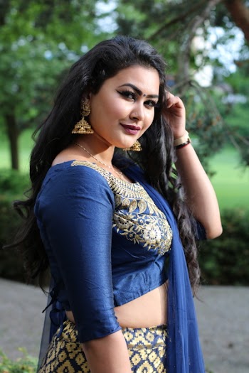 Woman in Blue and Beige Quarter-sleeved Crop Top
