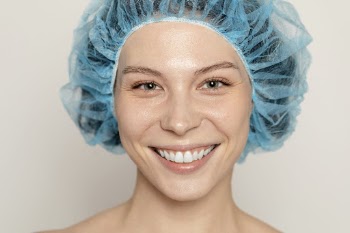 Woman in hairnet at beauty | Free Photo - rawpixel