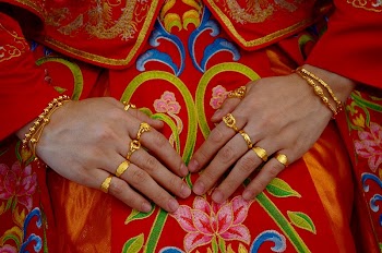 Woman in traditional costume, Free | Free Photo - rawpixel