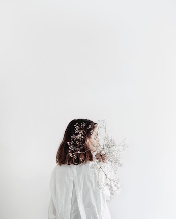 woman in white dress