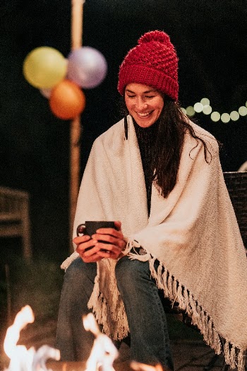 Woman keeping warm with hot | Free Photo - rawpixel