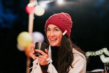 Woman keeping warm with hot | Free Photo - rawpixel