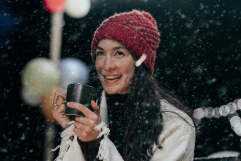 Woman keeping warm with hot | Free Photo - rawpixel