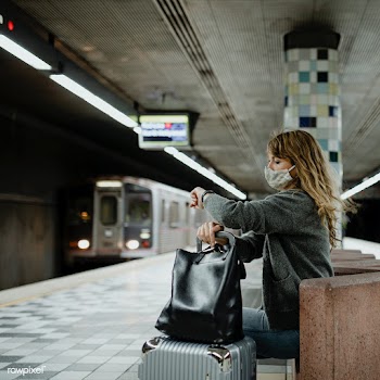 Woman looking at her watch while waiting for the train during the coro.. | Free  photo - 2328635
