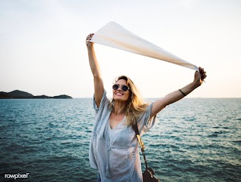 Woman on vacation | Free stock psd mockup - 564840