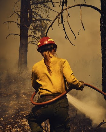 Woman outside of Redmond, OR | Free Photo - rawpixel
