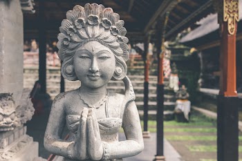 Woman Praying Statue