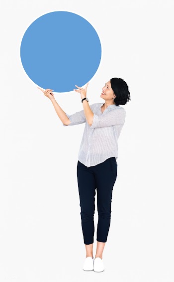 Woman presenting a blue round board | Free stock psd mockup - 491161