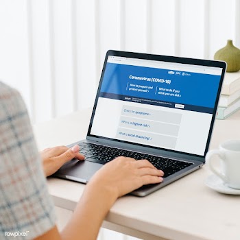 Woman reading coronavirus information from a laptop mockup with editor.. | Free  photo - 2312241