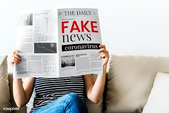 Woman reading fake coronavirus news from a newspaper during coronaviru.. | Free  photo - 2307112