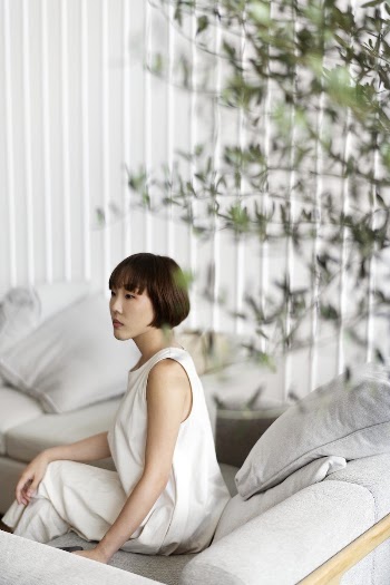 Woman relaxing in a minimal | Free Photo - rawpixel