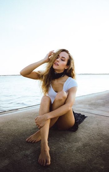 woman sitting at the dock during day