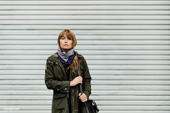 Woman standing in front of a closed shop during coronavirus pandemic | Free  photo - 2310169