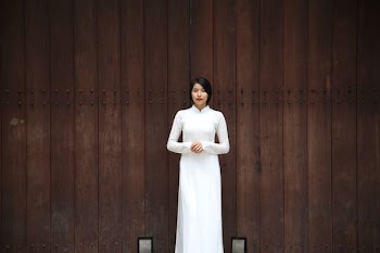 woman standing near brown wall