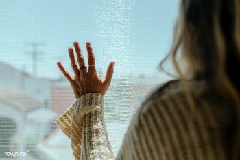 Woman staring out the window during a lockdown | Free  photo - 2328914