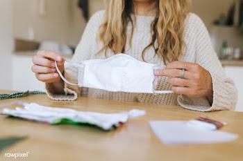 Woman stitching a face mask during the coronavirus pandemic | Free  photo - 2328873