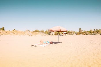woman sun bathing under day time