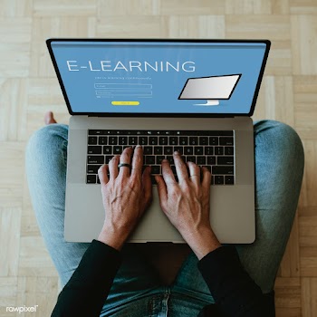 Woman using a laptop mockup to study at home during the coronavirus pa.. | Free  psd mockup - 2328074