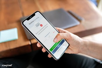 Woman using a mobile phone mockup with a disabled bank account due to .. | Free  psd mockup - 2312914