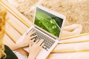 Woman using laptop mockup in nature Free Psd