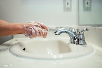 Woman washing her hands with soap during coronavirus pandemic | Free  photo - 2311393