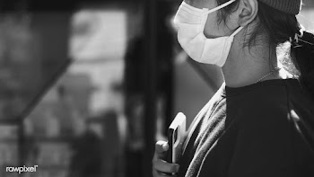 Woman wearing a face mask in public to prevent coronavirus infection | Free  photo - 2297351