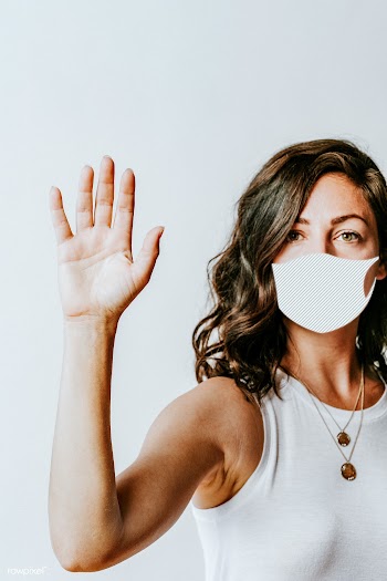 Woman wearing a face mask to prevent coronavirus infection | Free  photo - 2307082