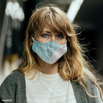 Woman wearing a mask while waiting for the train during the coronaviru.. | Free  photo - 2330128
