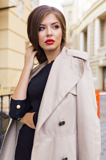 Woman wearing a trench-coat