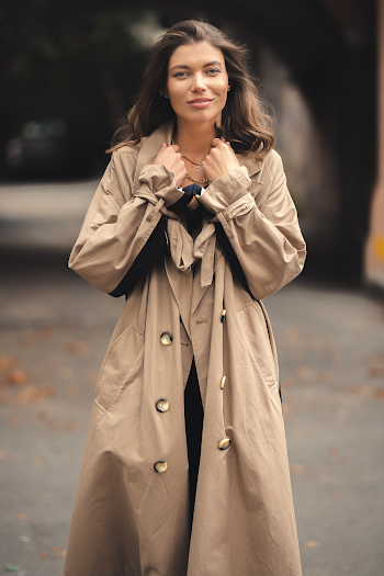 Woman wearing a trench-coat