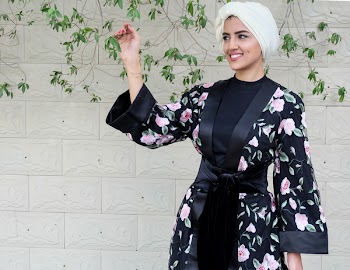 Woman Wearing Black And Pink Floral Kimono