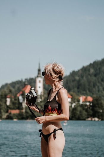 Woman Wearing Black Bikini Close-up Photography
