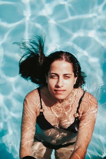 woman wearing black bikini in body of water