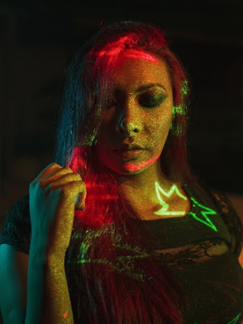 Woman Wearing Black Crew-neck T-shirt With Led Light Reflections