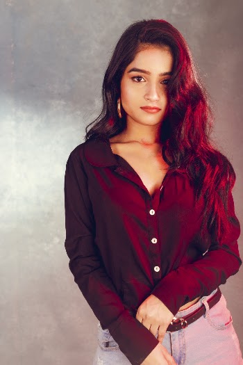 Woman Wearing Black Dress Shirt