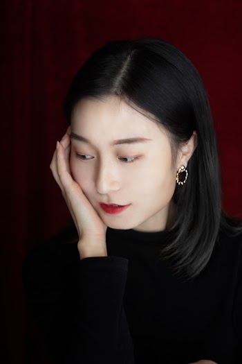 Woman Wearing Black Long-sleeved Shirt