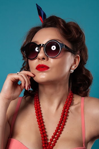 Woman Wearing Black Sunglasses