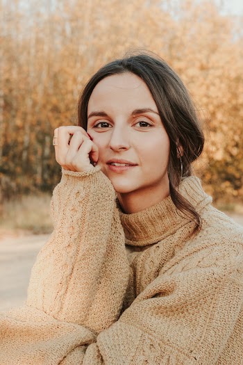Woman Wearing Brown Long-sleeved Sweater