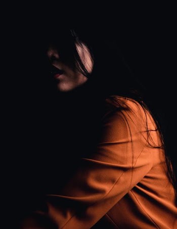 woman wearing brown long-sleeved top