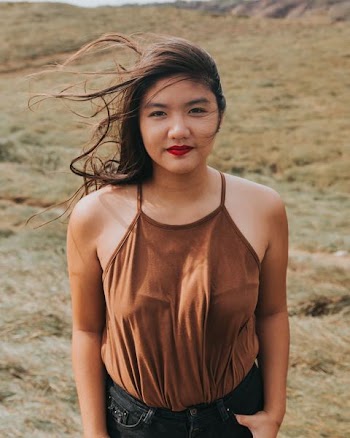 woman wearing brown spaghetti strap