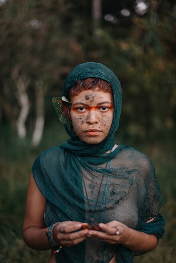 Woman Wearing Green Headscarf Photo