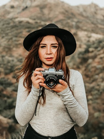 Woman Wearing Grey Long-sleeved Shirt Holding Slr Camera