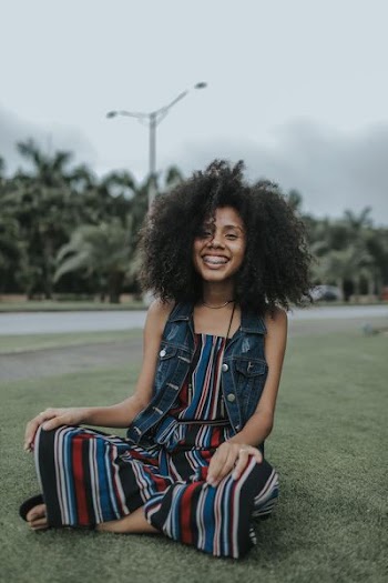 woman wearing multicolored dress