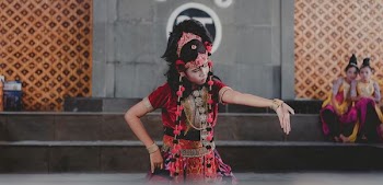 woman wearing red and black floral top dancing with two woman at her vicinity