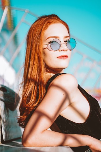 Woman Wearing Sunglasses Looking Her Right Side