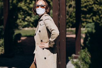 Woman wearing Trench-Coat, pose in the park, wear sunglasses, it's sunny