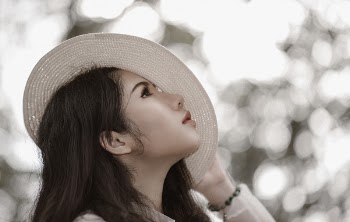 Woman Wearing White Hat See in the Sky