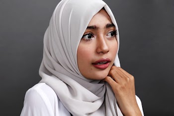 Woman Wearing White Hijab Veil
