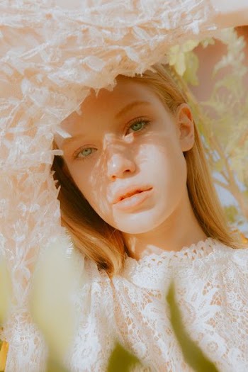 woman wearing white lace long-sleeved blouse