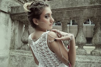 Woman Wearing White Laced Sleeveless Shirt